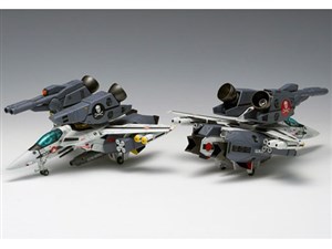 ウェーブ【愛・おぼえていますか】1／100 超時空要塞マクロス VF-1S ストライ･･･