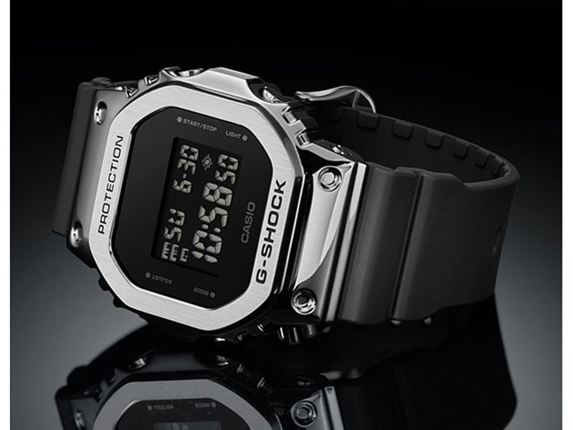 カシオ【国内正規品】G-SHOCK デジタル腕時計 5600 SERIES 黒×シルバー 